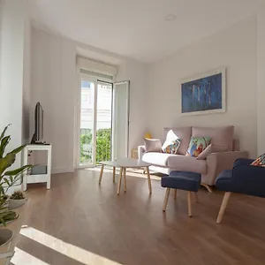 https://rd-triana-luminoso-moderno-comodo-apartamento2d-2b.es-andalucia.com